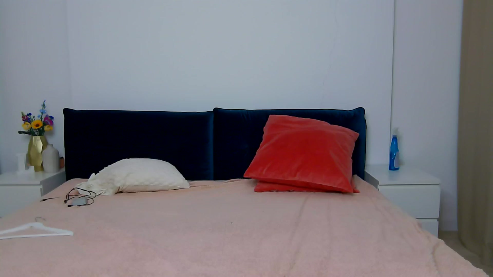 Gallery image thumbnail from NaiaaBee's myfreecams stream on, 11/17/2025, 18:18 image 17 of 20