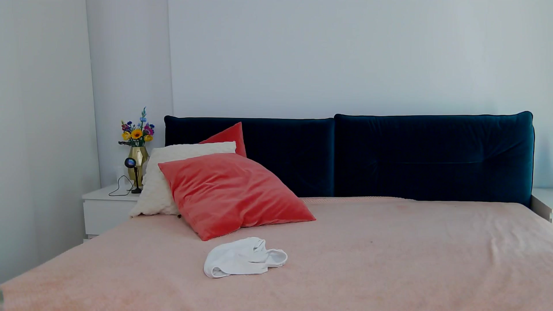 Gallery image thumbnail from NaiaaBee's myfreecams stream on, 11/22/2025, 13:13 image 6 of 20