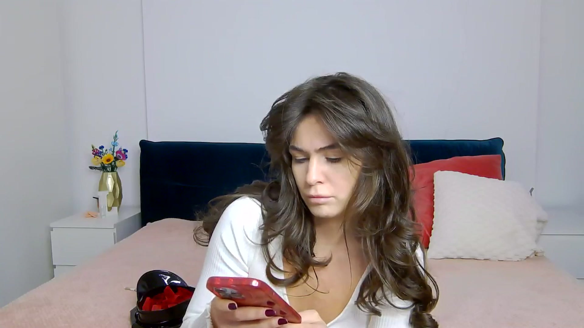 Gallery image thumbnail from NaiaaBee's myfreecams stream on, 12/15/2025, 17:46 image 6 of 20