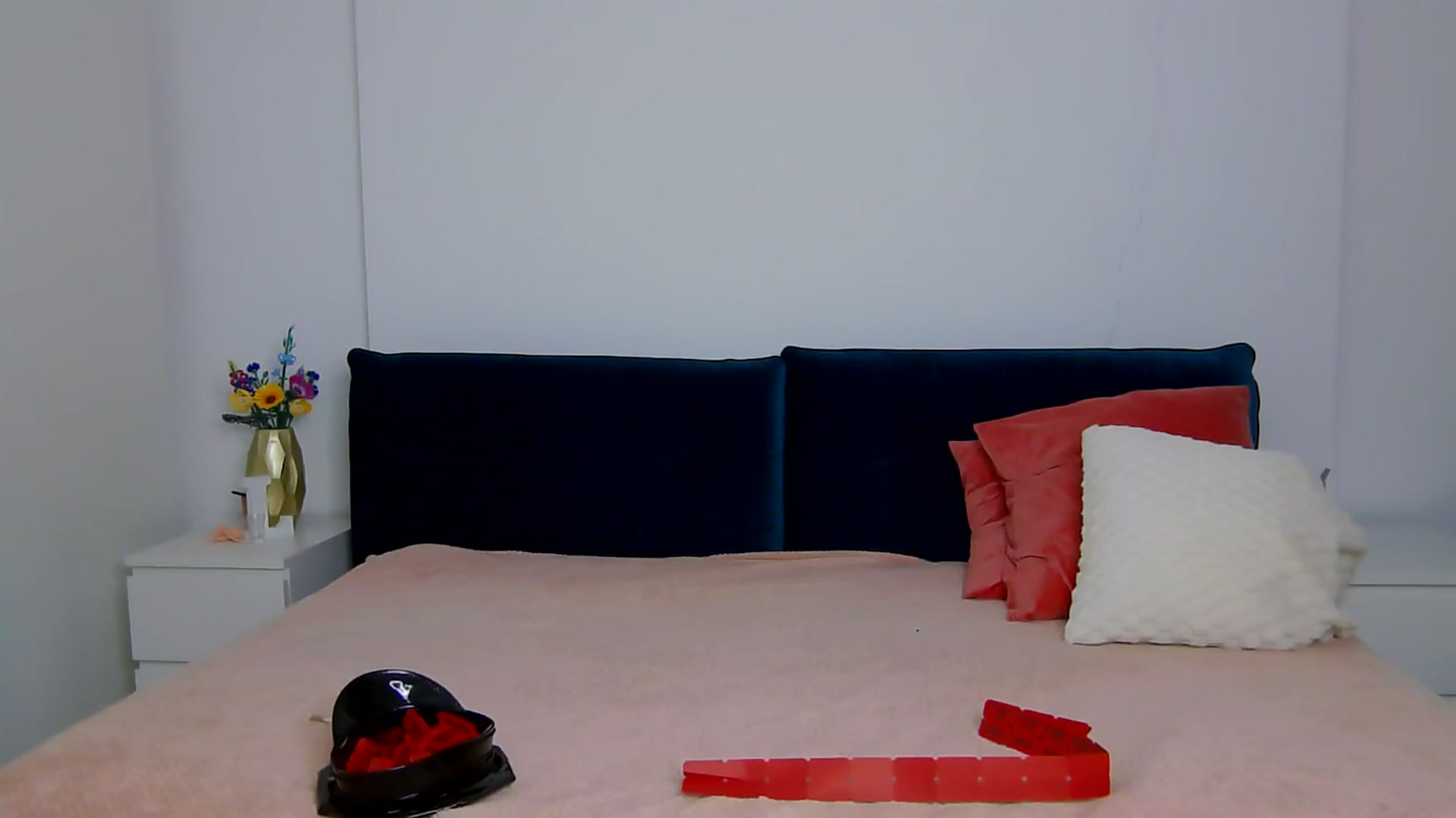 Gallery image thumbnail from NaiaaBee's myfreecams stream on, 12/15/2025, 17:46 image 8 of 20