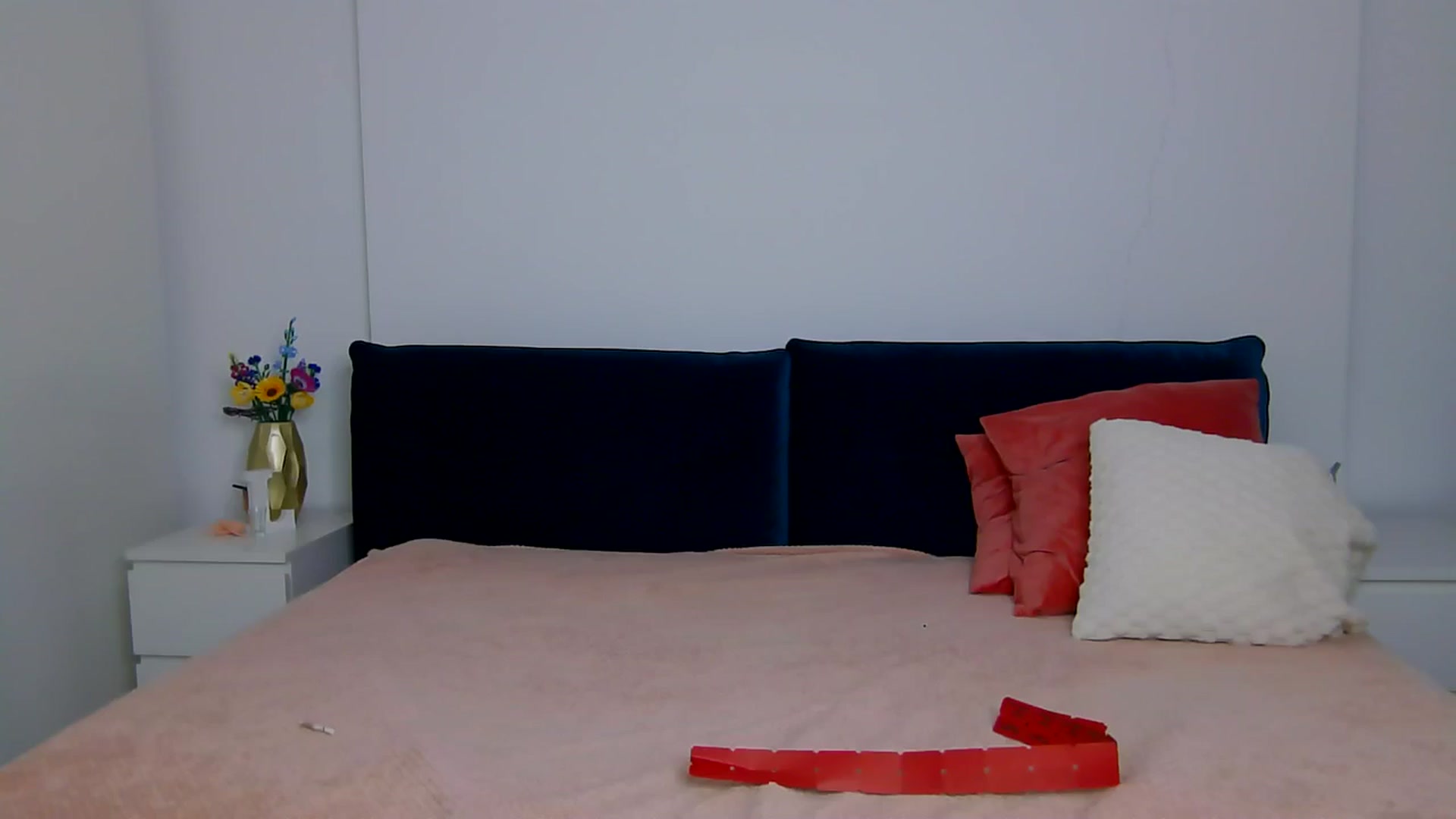 Gallery image thumbnail from NaiaaBee's myfreecams stream on, 12/18/2025, 18:27 image 1 of 20