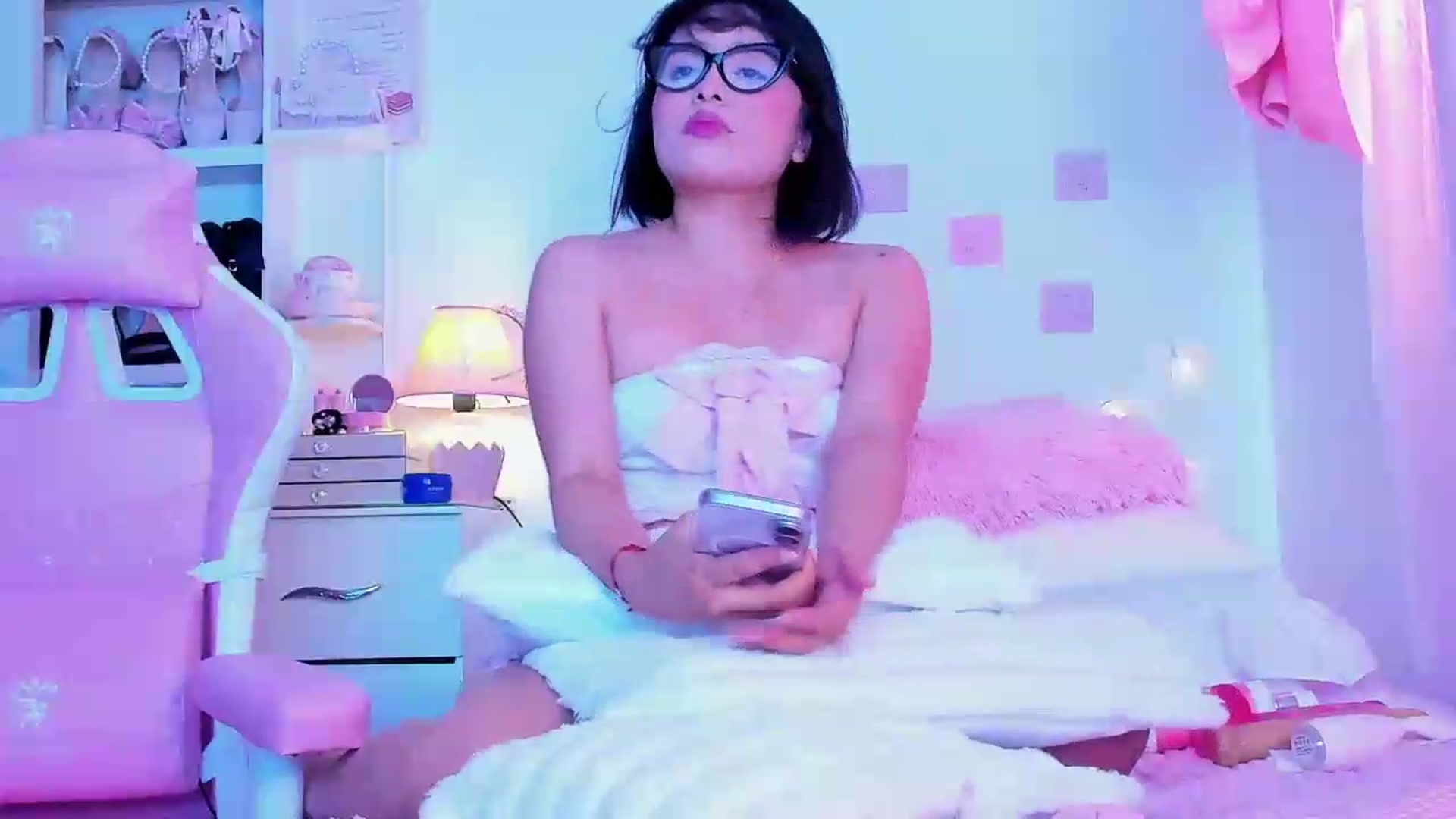 Gallery image thumbnail from NaisshaF's myfreecams stream on, 07/18/2026, 15:39 image 11 of 20