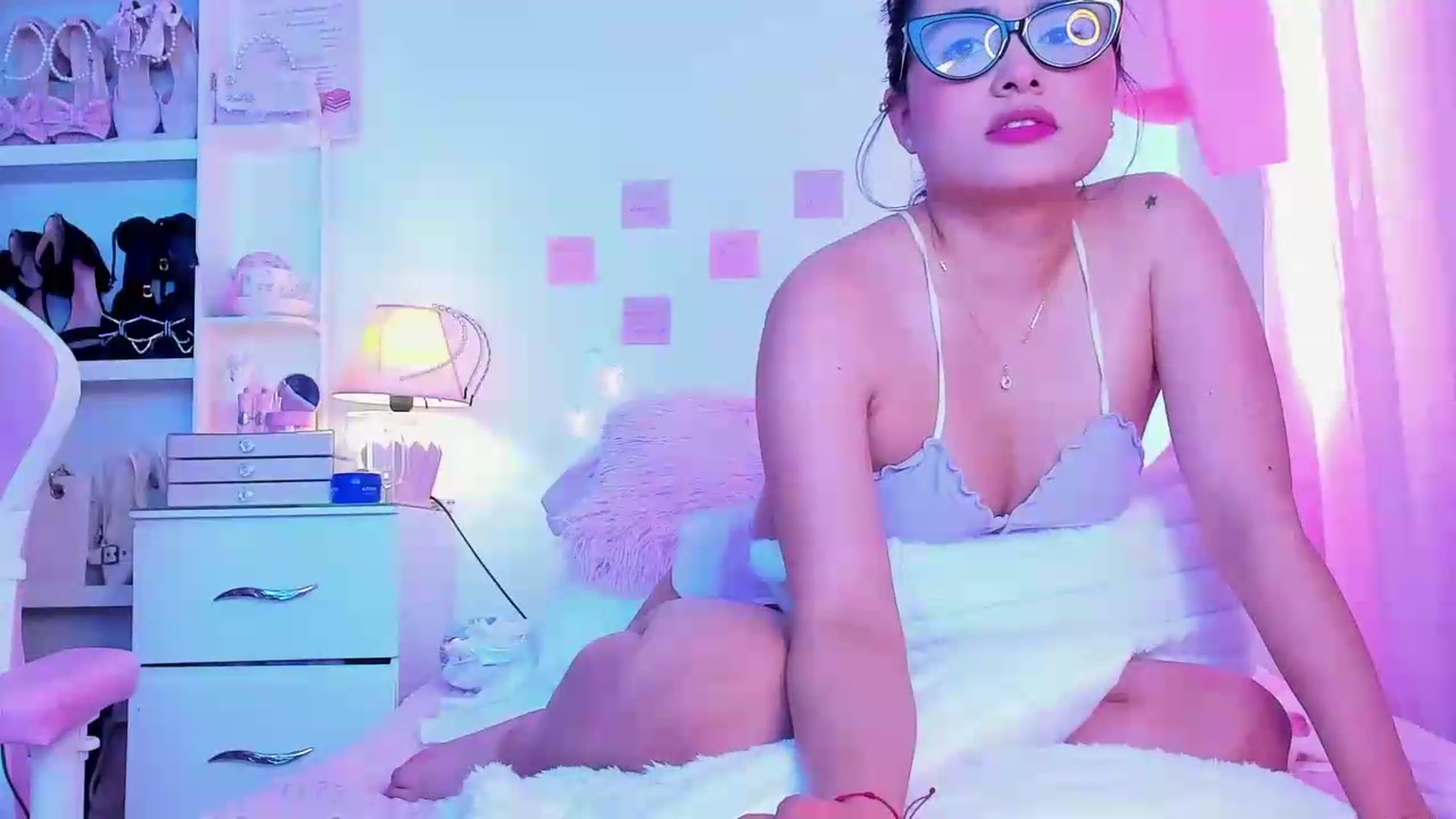 Gallery image thumbnail from NaisshaF's myfreecams stream on, 07/22/2026, 15:04 image 15 of 20