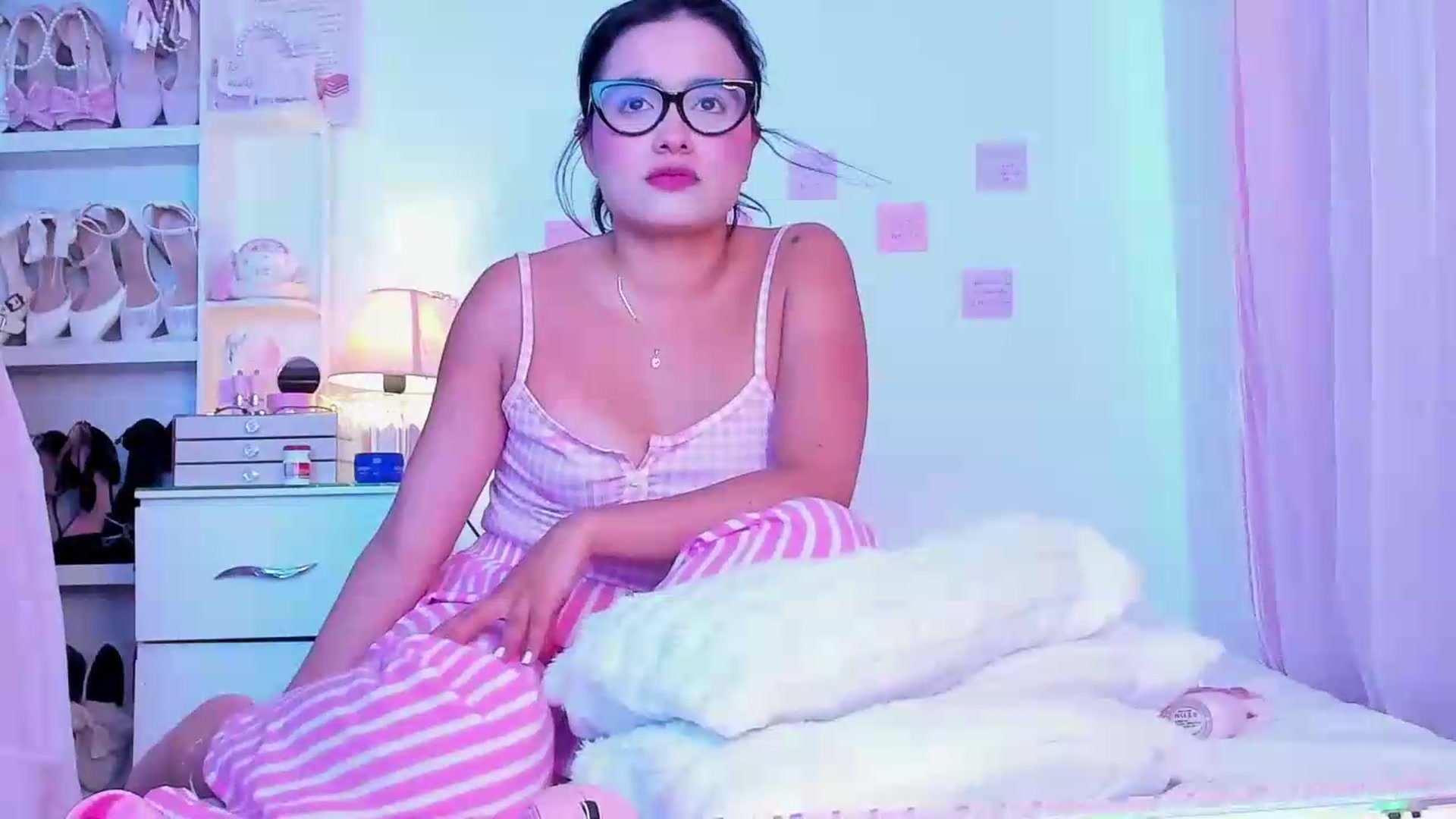 Gallery image thumbnail from NaisshaF's myfreecams stream on, 08/17/2026, 16:03 image 12 of 20