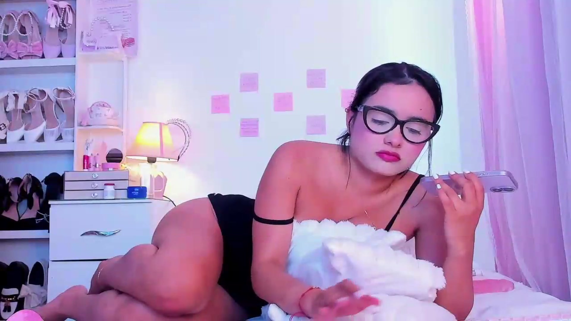 Gallery image thumbnail from NaisshaF's myfreecams stream on, 08/19/2026, 15:03 image 12 of 20