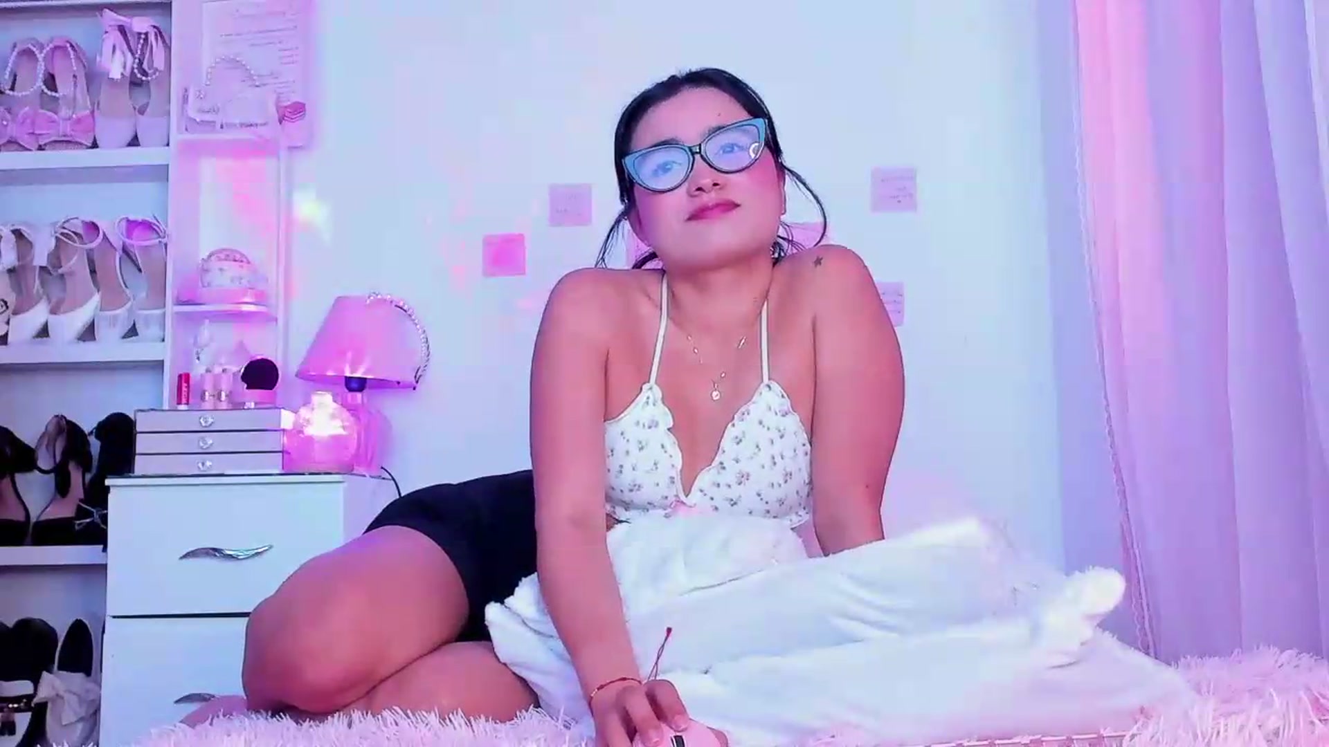 Gallery image thumbnail from NaisshaF's myfreecams stream on, 08/29/2026, 15:23 image 4 of 20