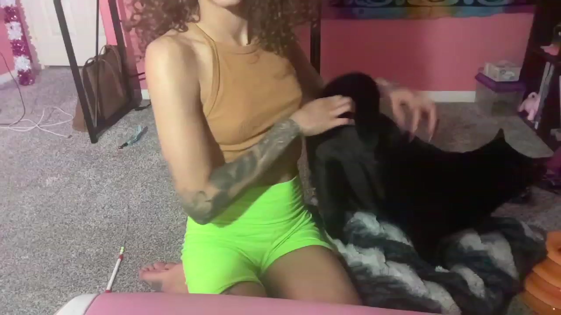 Gallery image thumbnail from NakedSwan's myfreecams stream on, 11/19/2022, 08:44 image 5 of 20