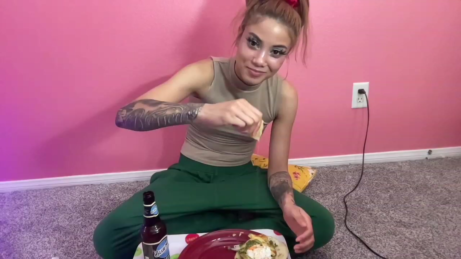 Gallery image thumbnail from NakedSwan's myfreecams stream on, 12/09/2022, 08:58 image 16 of 20