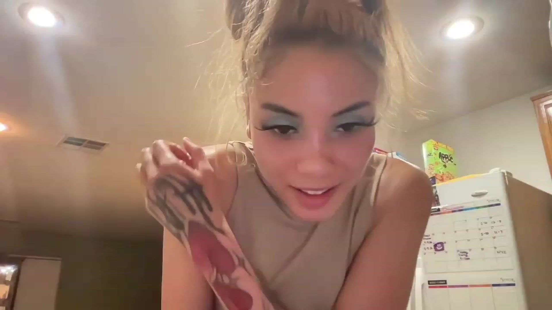 Gallery image thumbnail from NakedSwan's myfreecams stream on, 12/09/2022, 08:58 image 19 of 20