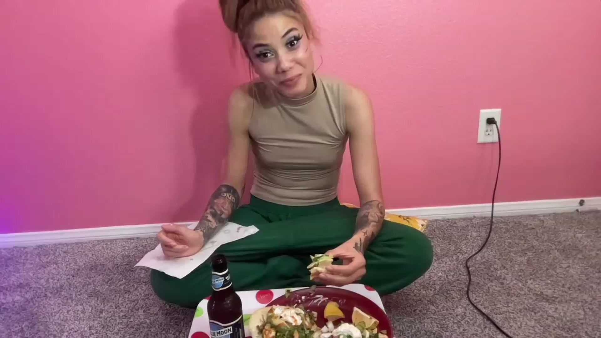 Gallery image thumbnail from NakedSwan's myfreecams stream on, 12/09/2022, 08:58 image 13 of 20