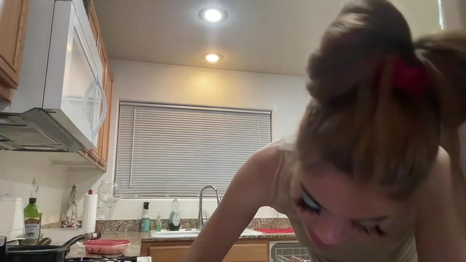 Gallery image thumbnail from NakedSwan's myfreecams stream on, 12/09/2022, 08:58 image 10 of 20
