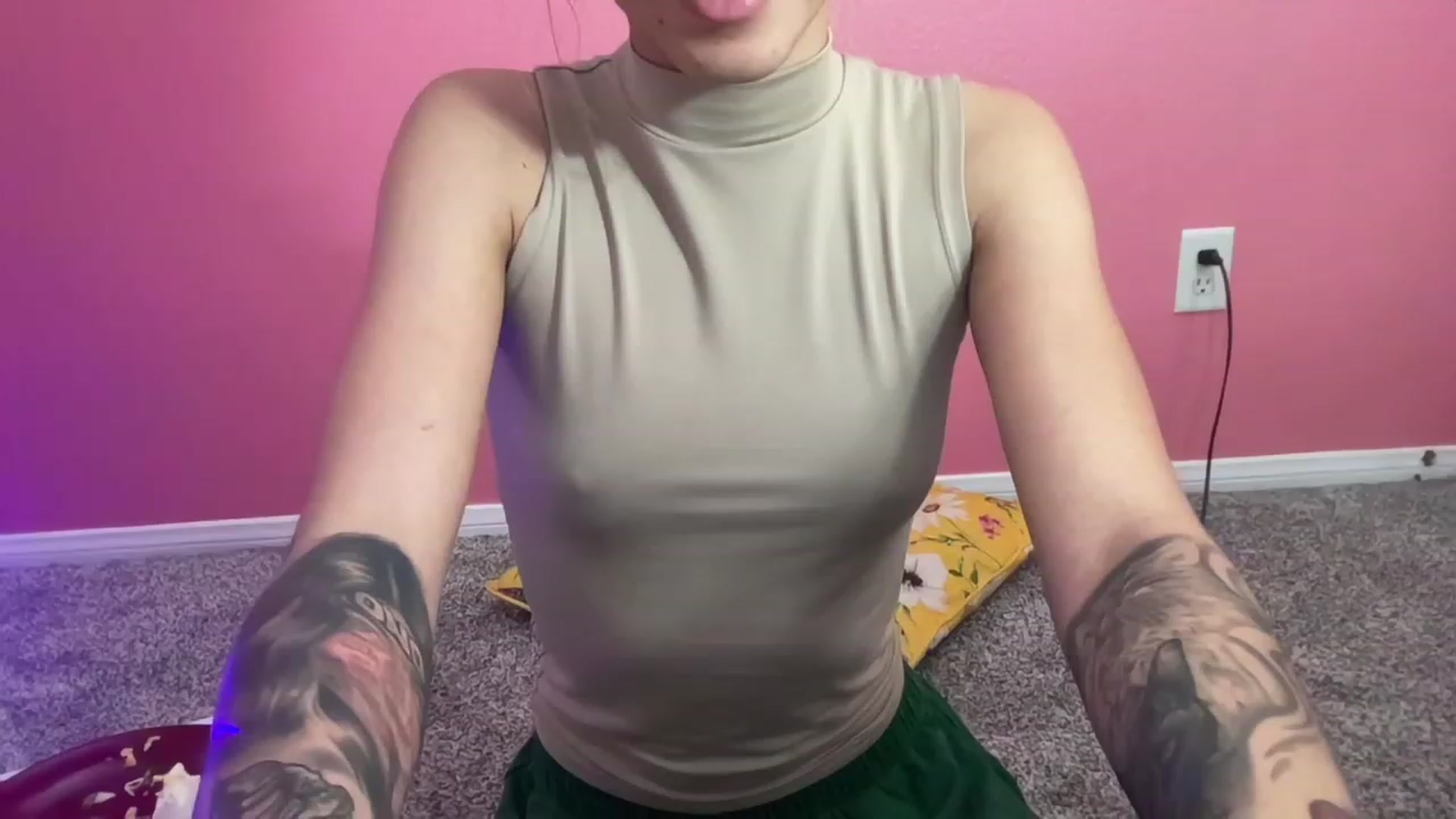 Gallery image thumbnail from NakedSwan's myfreecams stream on, 12/09/2022, 08:58 image 18 of 20