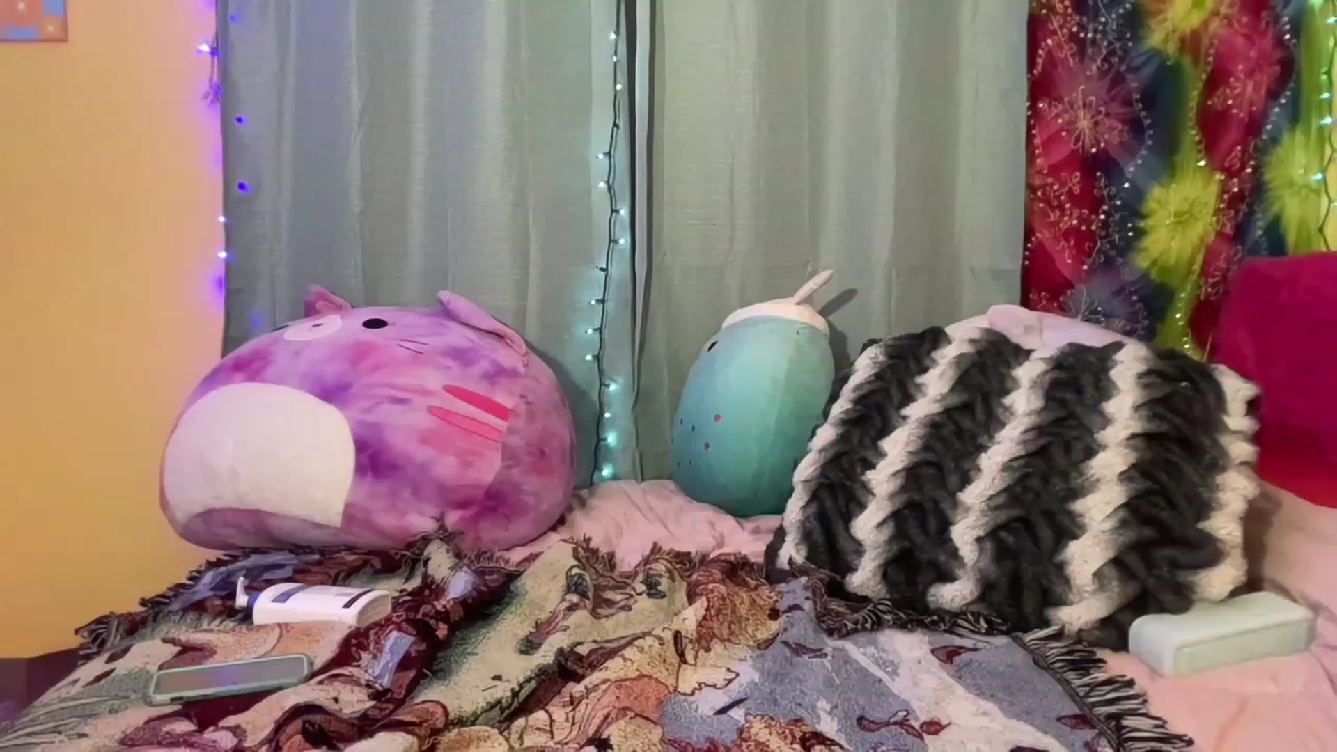 Gallery image thumbnail from NakedSwan's myfreecams stream on, 12/21/2022, 07:49 image 1 of 20