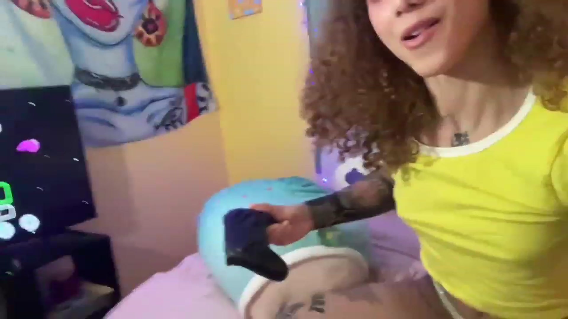 Gallery image thumbnail from NakedSwan's myfreecams stream on, 12/21/2022, 07:49 image 13 of 20