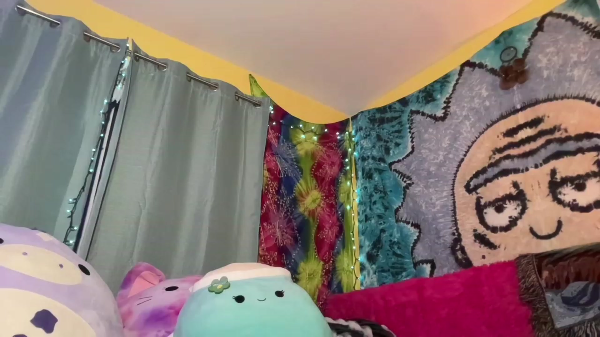 Gallery image thumbnail from NakedSwan's myfreecams stream on, 12/21/2022, 09:55 image 5 of 20