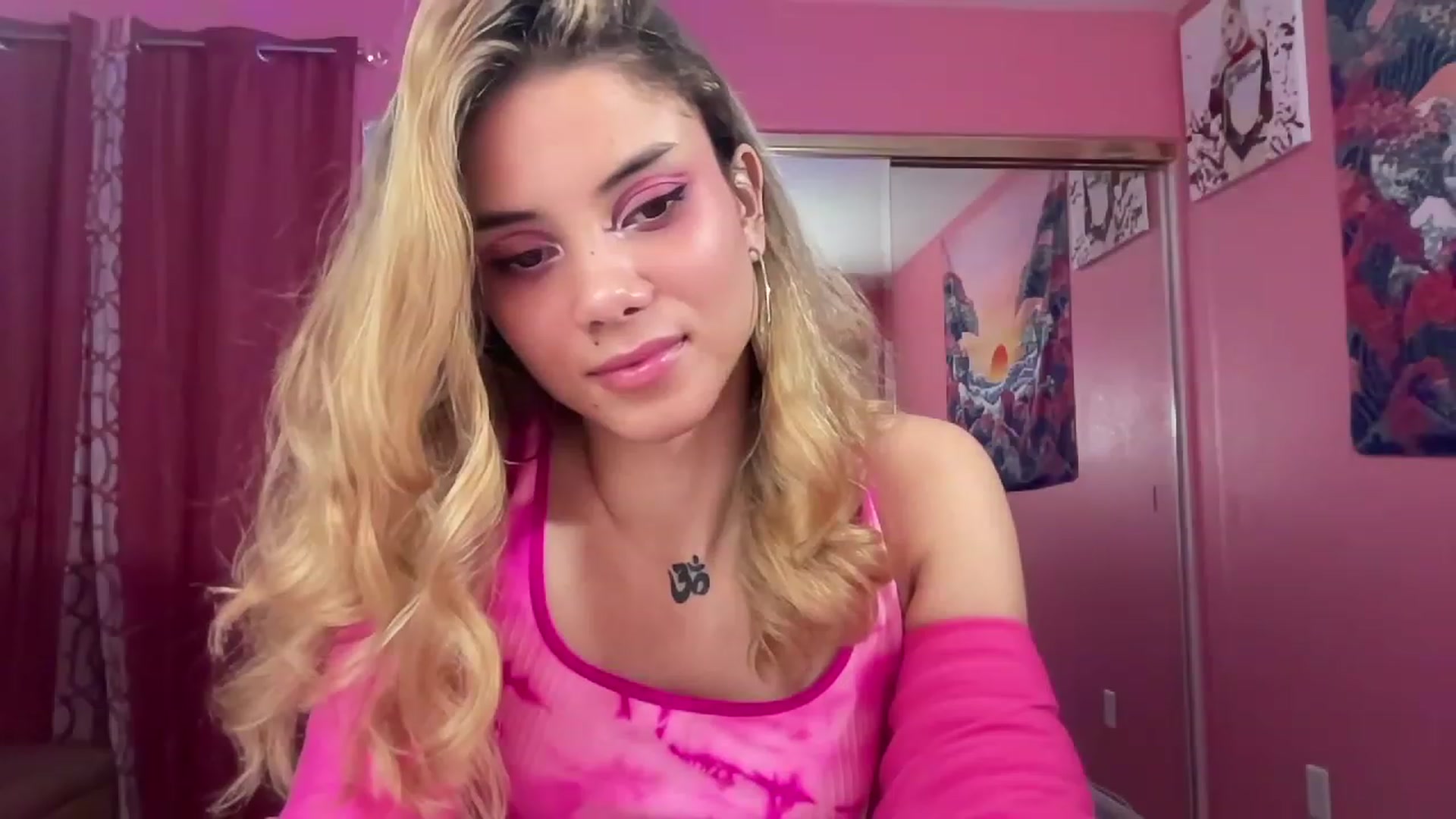 Gallery image thumbnail from NakedSwan's myfreecams stream on, 12/29/2022, 03:34 image 15 of 20
