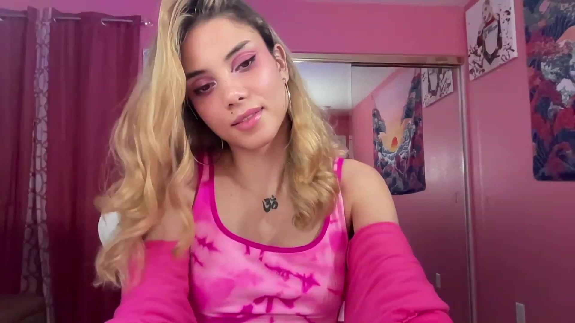 Gallery image thumbnail from NakedSwan's myfreecams stream on, 12/29/2022, 03:34 image 14 of 20