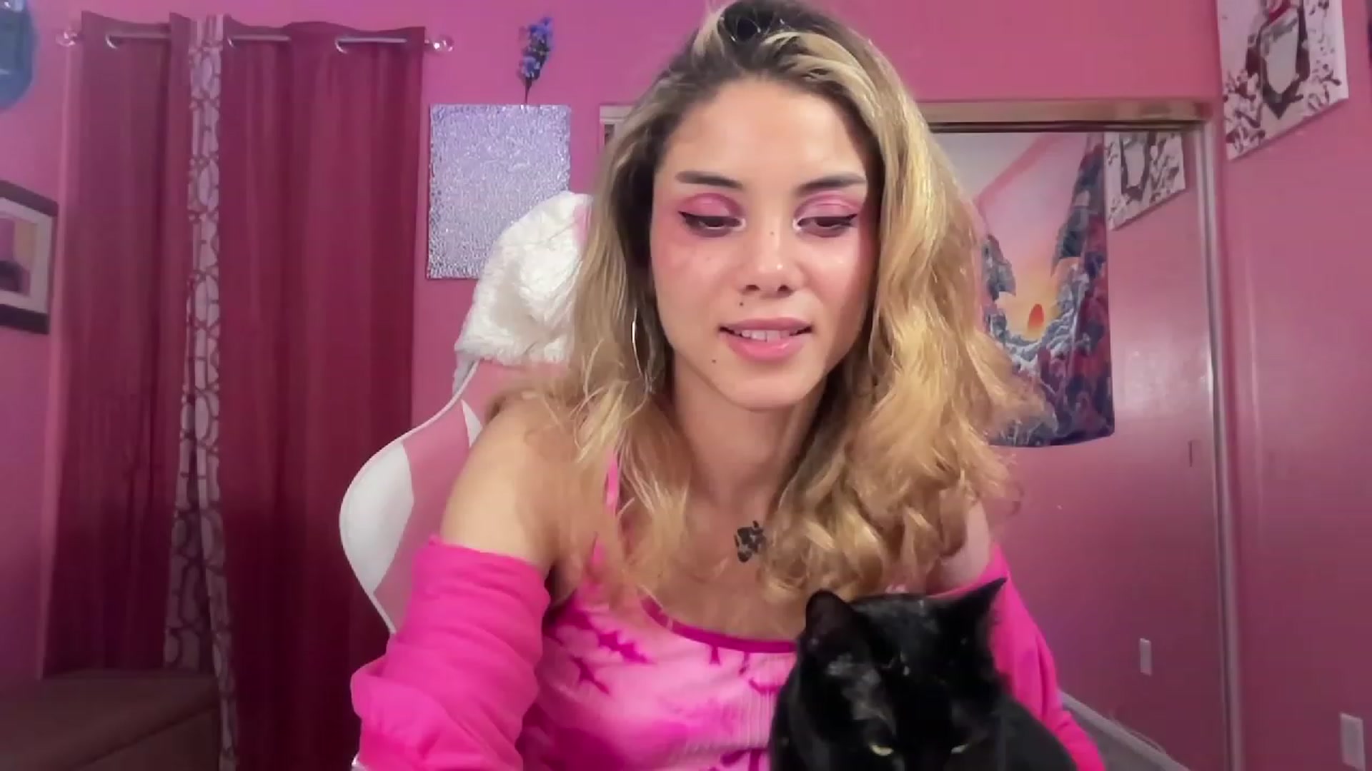 Gallery image thumbnail from NakedSwan's myfreecams stream on, 12/29/2022, 03:34 image 1 of 20