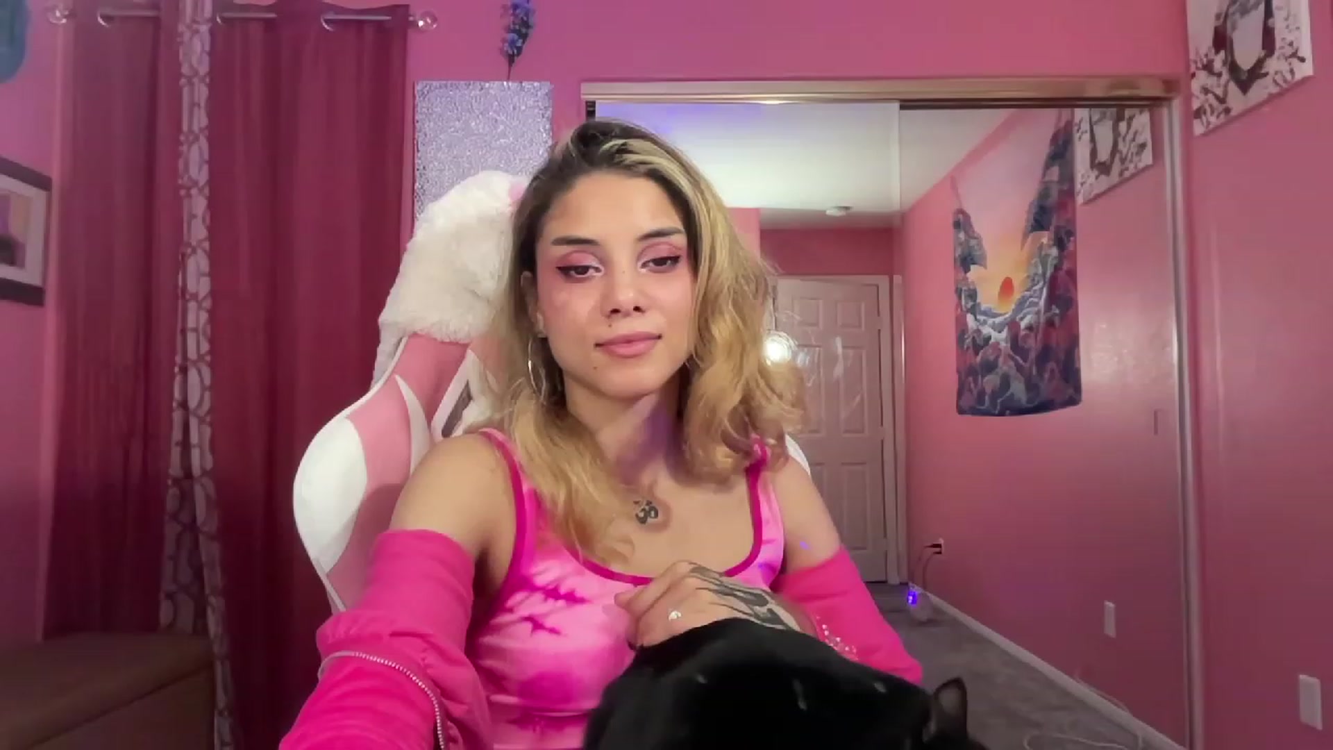 Gallery image thumbnail from NakedSwan's myfreecams stream on, 12/29/2022, 03:34 image 2 of 20