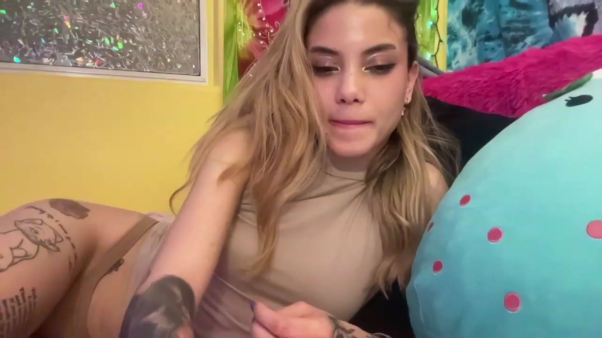 Gallery image thumbnail from NakedSwan's myfreecams stream on, 01/16/2023, 07:10 image 20 of 20