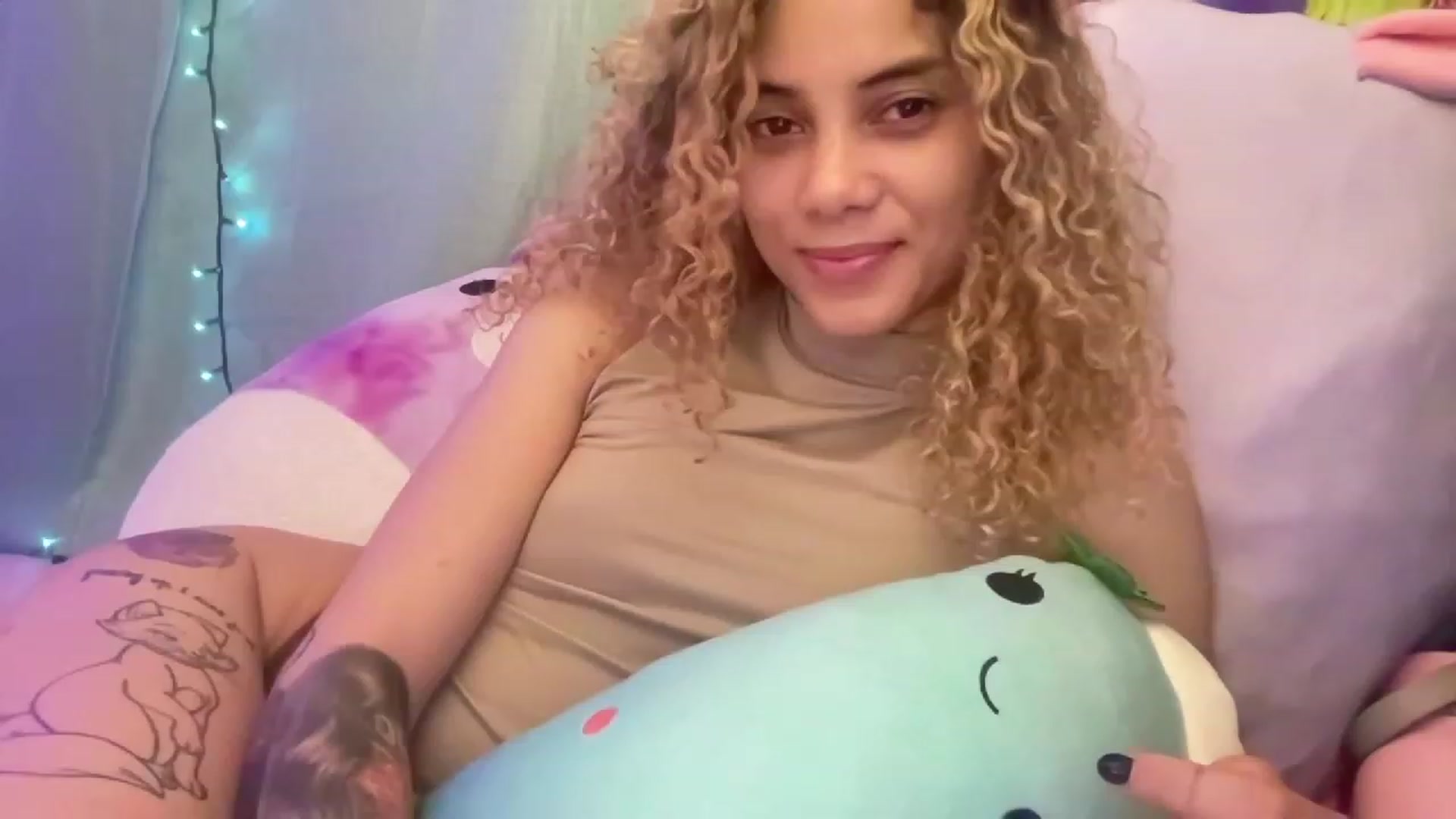 Gallery image thumbnail from NakedSwan's myfreecams stream on, 03/29/2023, 08:59 image 2 of 20
