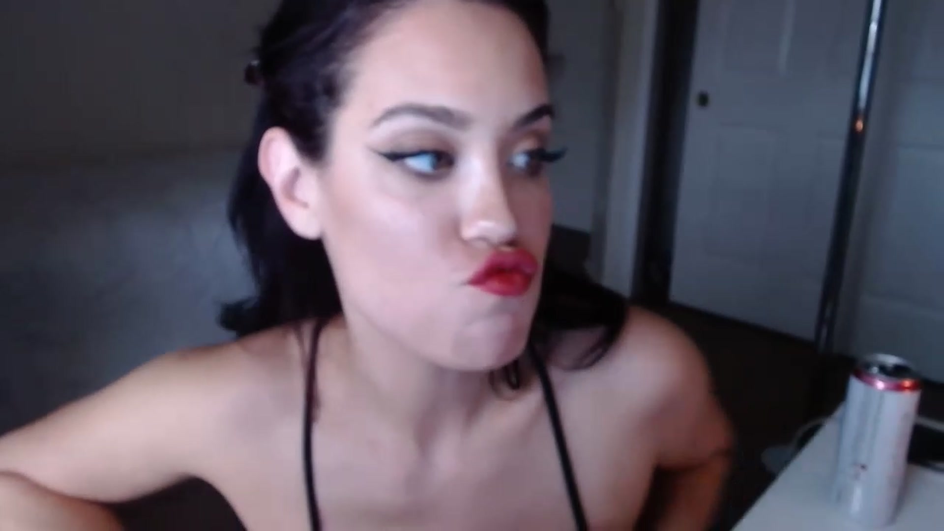 Gallery image thumbnail from NalaFalon's myfreecams stream on, 12/01/2022, 08:03 image 18 of 20