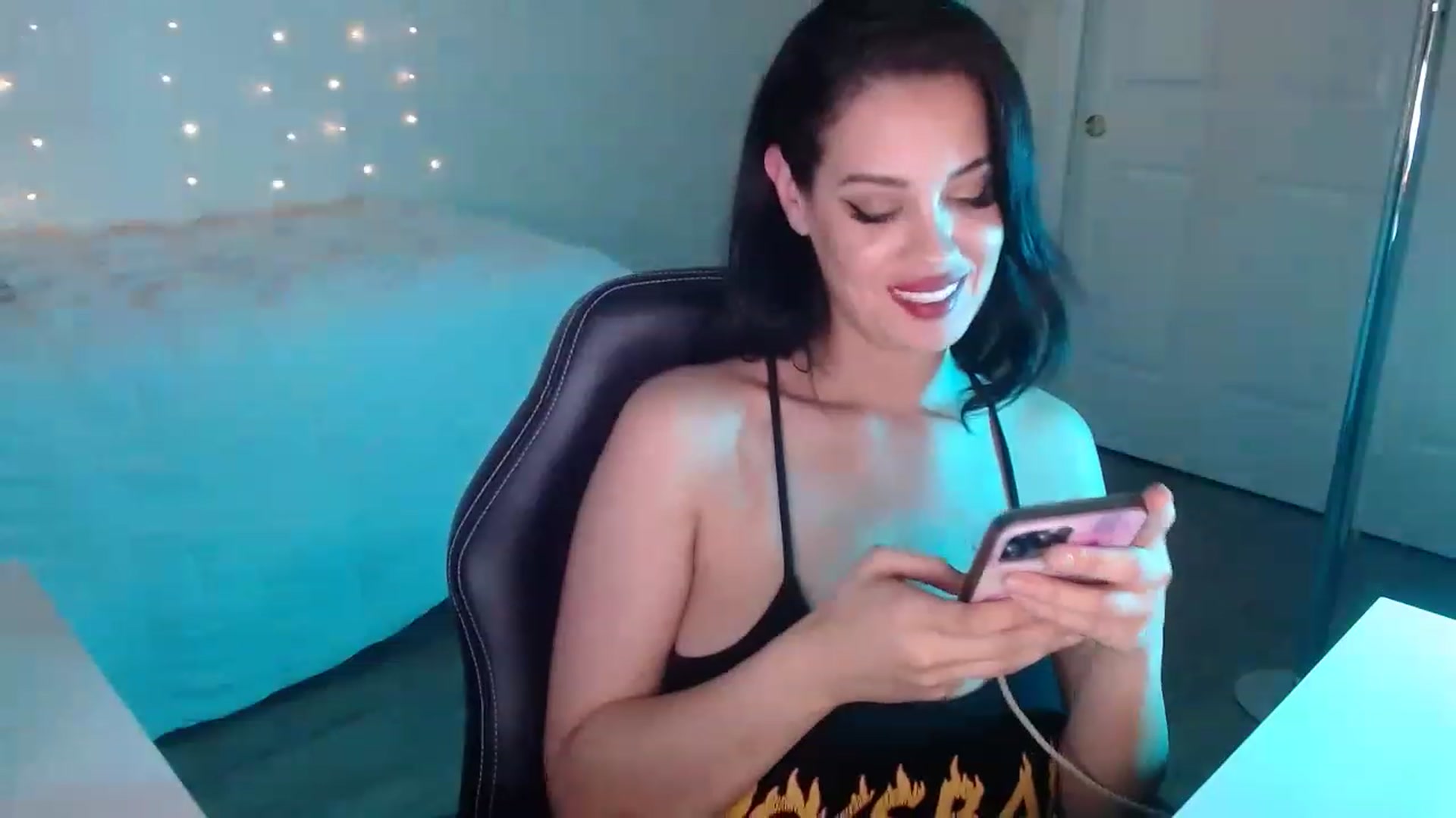 Gallery image thumbnail from NalaFalon's myfreecams stream on, 11/24/2022, 02:41 image 3 of 20