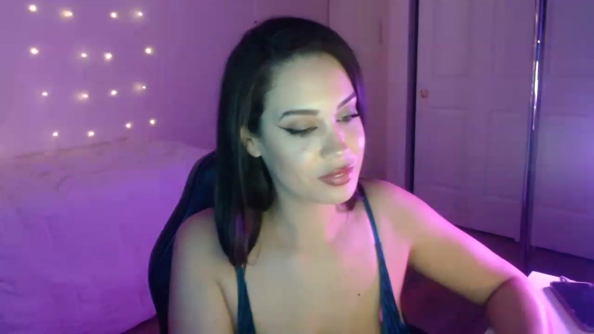 Gallery image thumbnail from NalaFalon's myfreecams stream on, 11/28/2022, 24:34 image 2 of 20