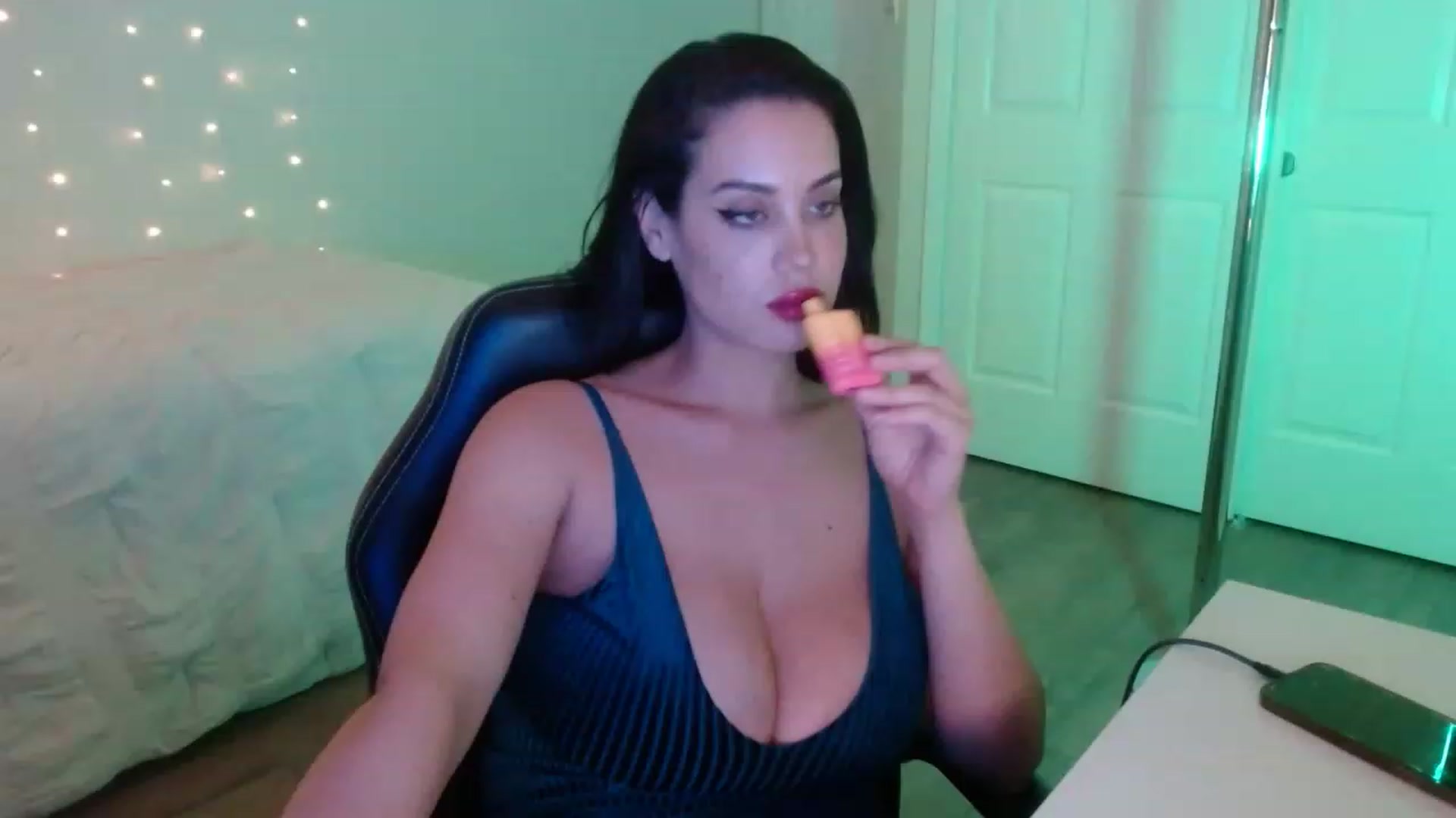 Gallery image thumbnail from NalaFalon's myfreecams stream on, 12/02/2022, 02:37 image 13 of 20