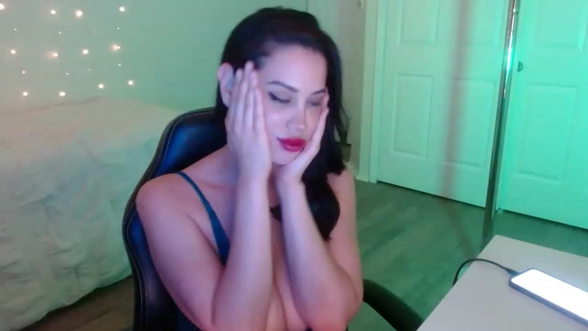 Gallery image thumbnail from NalaFalon's myfreecams stream on, 12/02/2022, 02:37 image 12 of 20