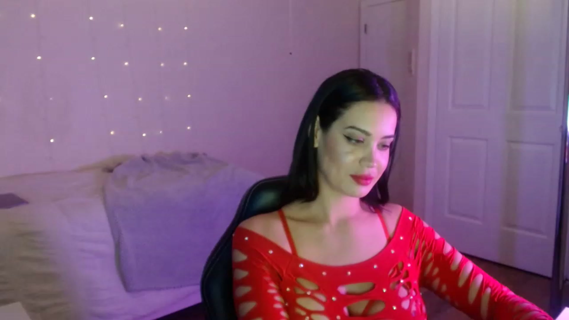 Gallery image thumbnail from NalaFalon's myfreecams stream on, 12/03/2022, 24:48 image 18 of 20