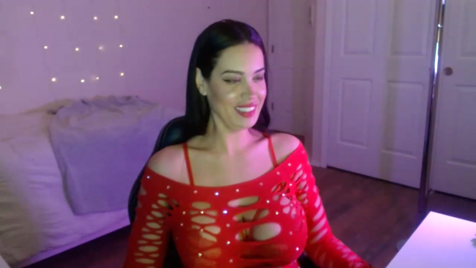 Gallery image thumbnail from NalaFalon's myfreecams stream on, 12/03/2022, 24:48 image 14 of 20
