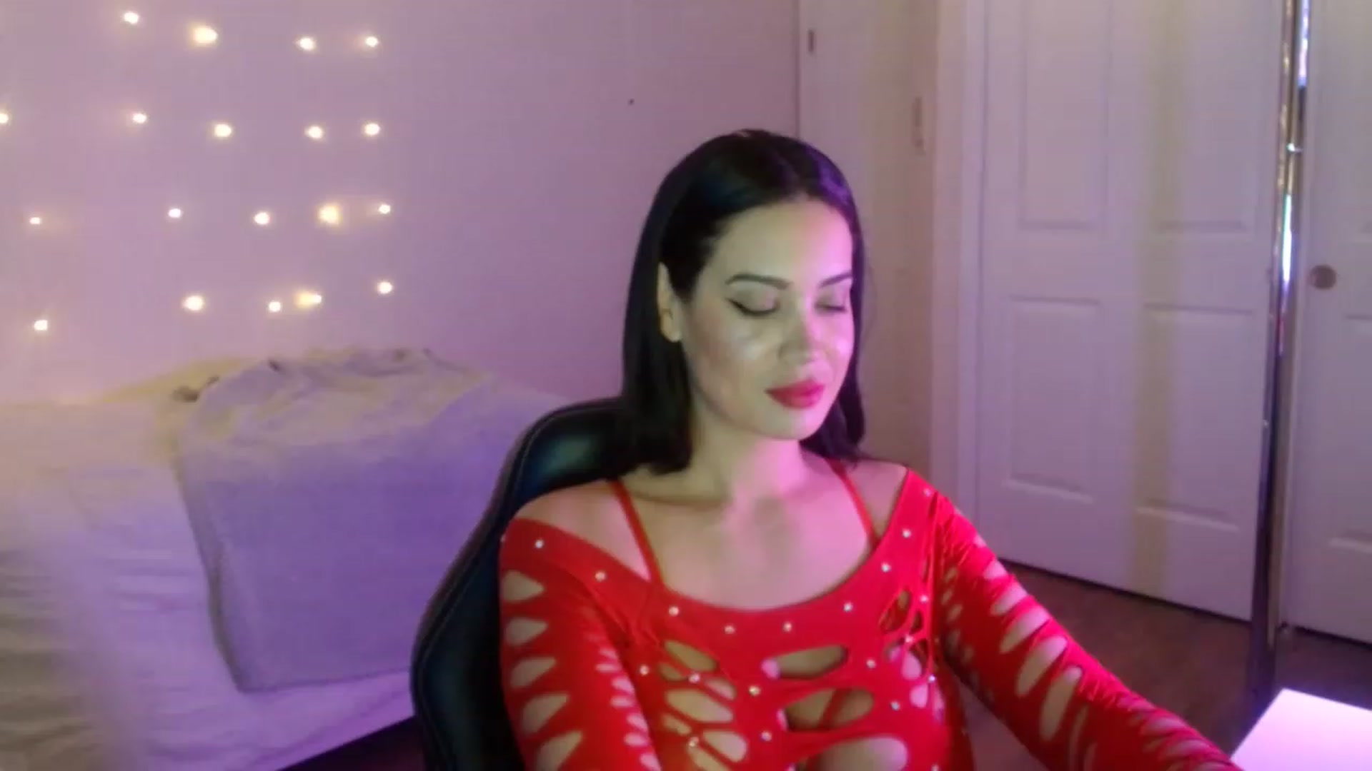Gallery image thumbnail from NalaFalon's myfreecams stream on, 12/03/2022, 24:48 image 17 of 20