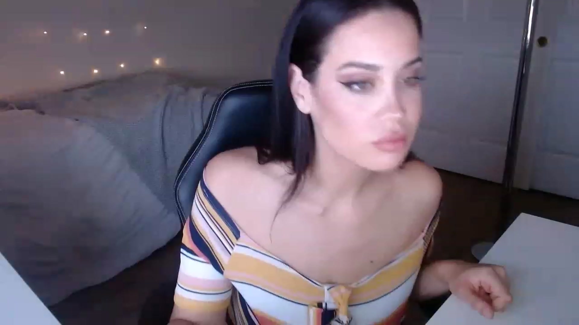 Gallery image thumbnail from NalaFalon's myfreecams stream on, 12/03/2022, 22:43 image 15 of 20