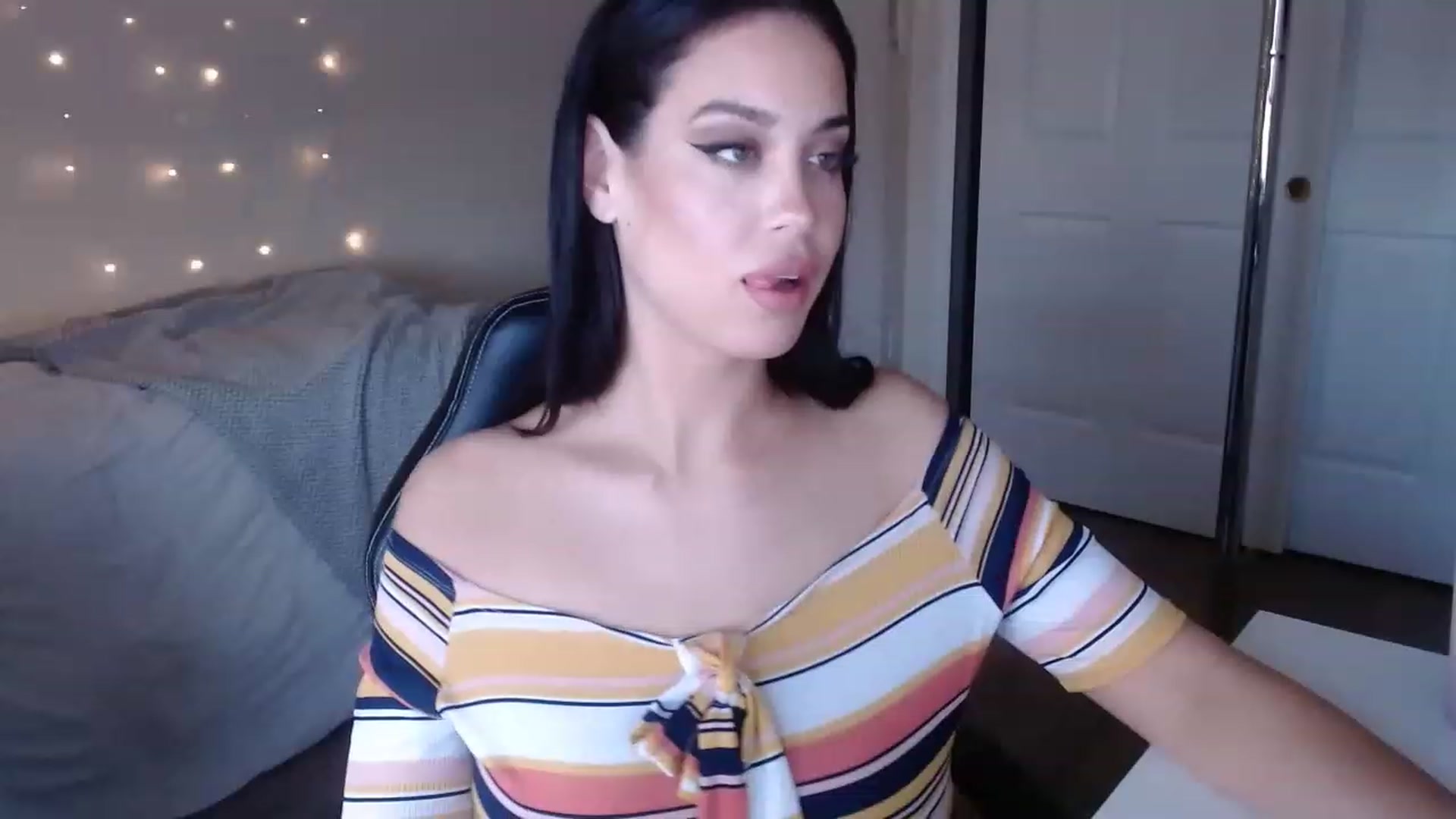 Gallery image thumbnail from NalaFalon's myfreecams stream on, 12/03/2022, 22:43 image 12 of 20