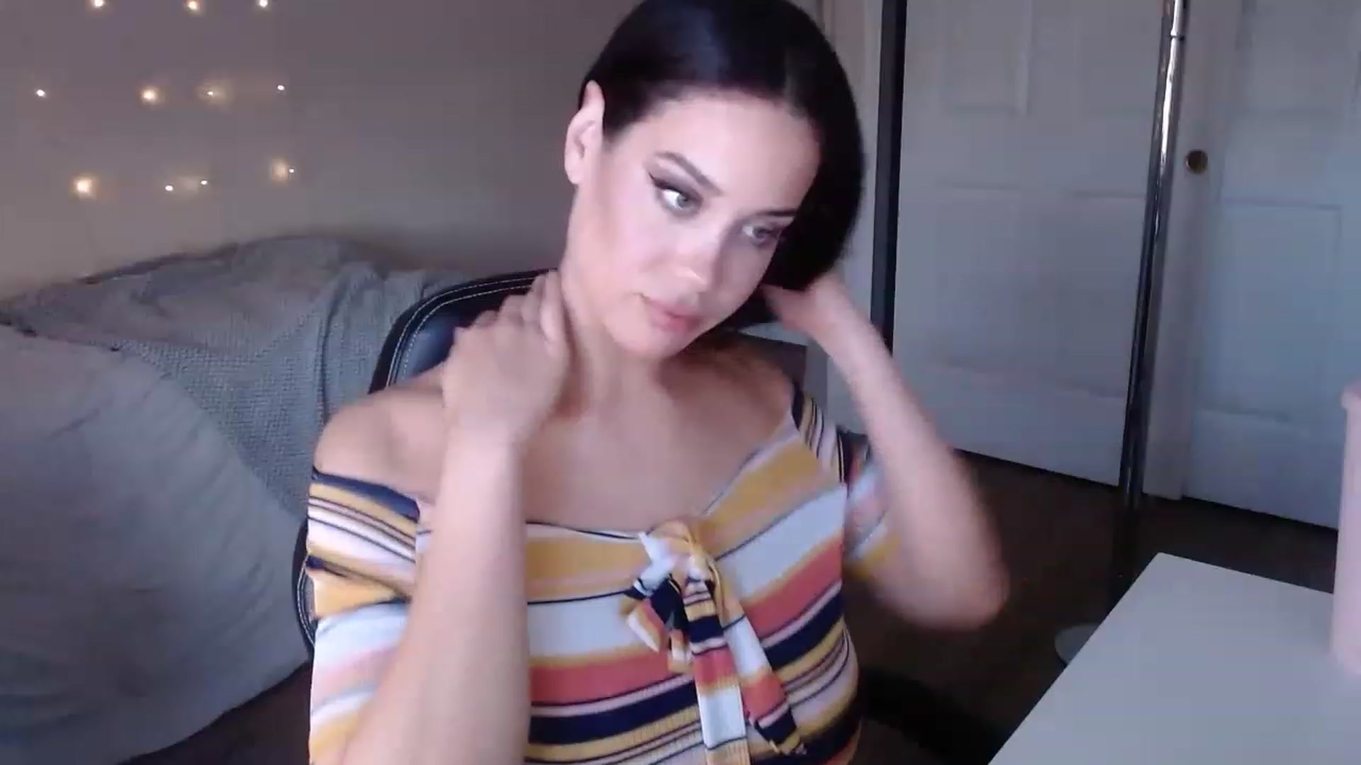 Gallery image thumbnail from NalaFalon's myfreecams stream on, 12/03/2022, 22:43 image 11 of 20