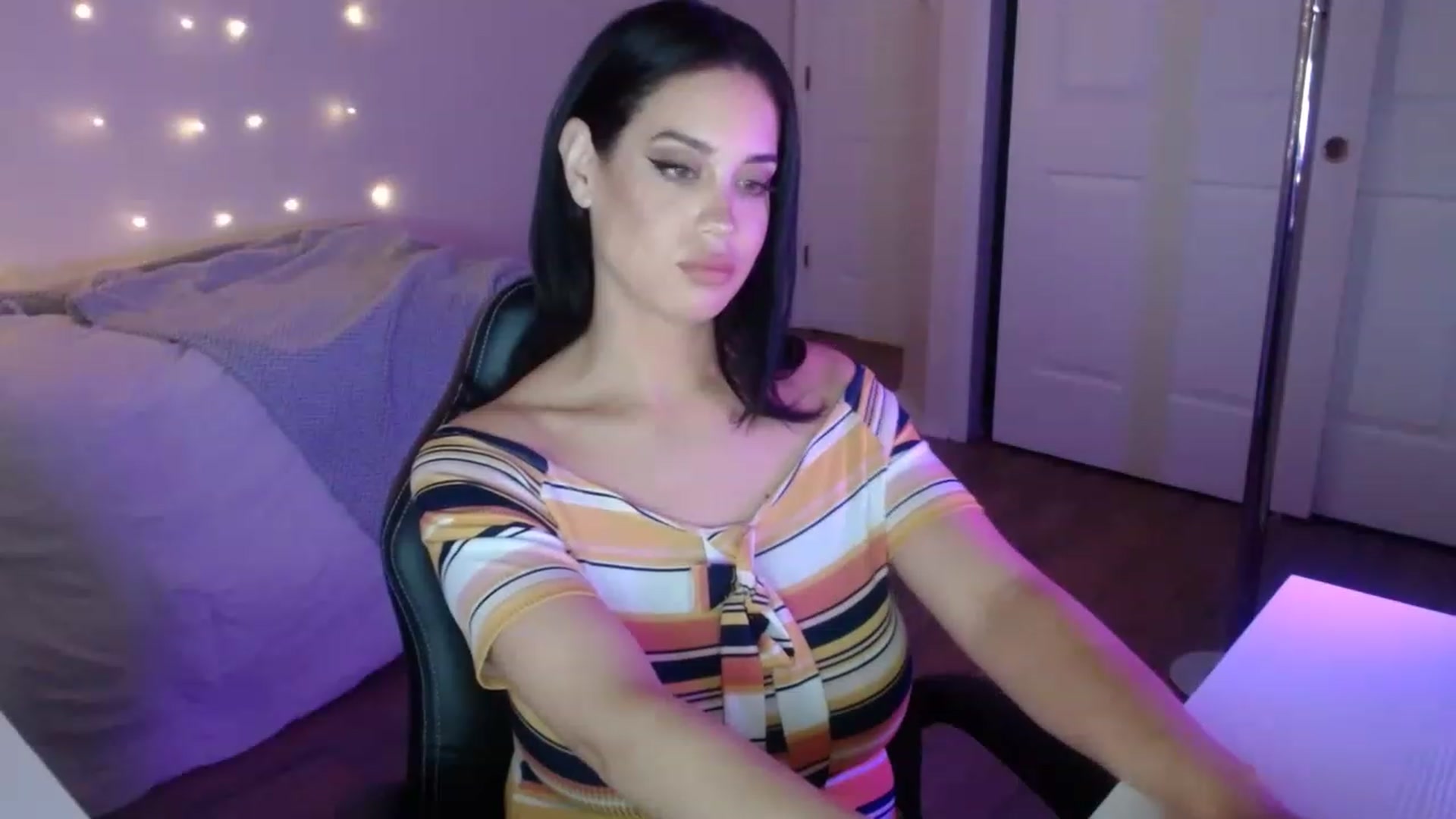 Gallery image thumbnail from NalaFalon's myfreecams stream on, 12/03/2022, 22:43 image 19 of 20