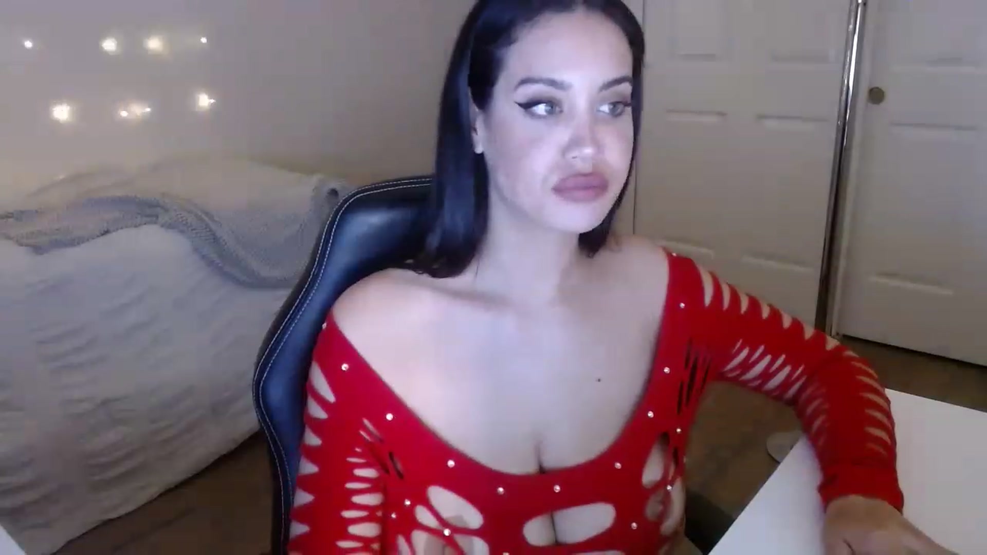 Gallery image thumbnail from NalaFalon's myfreecams stream on, 12/05/2022, 01:56 image 17 of 20