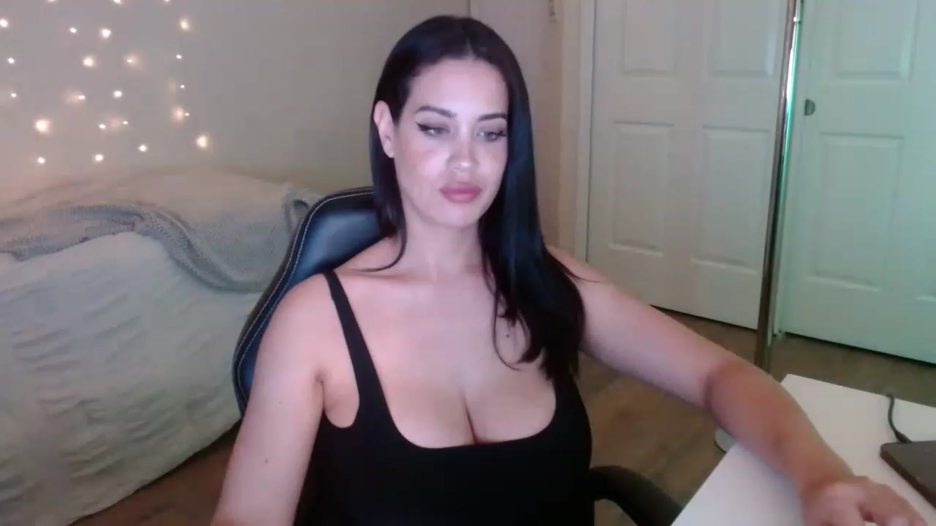 Gallery image thumbnail from NalaFalon's myfreecams stream on, 12/05/2022, 03:24 image 13 of 20