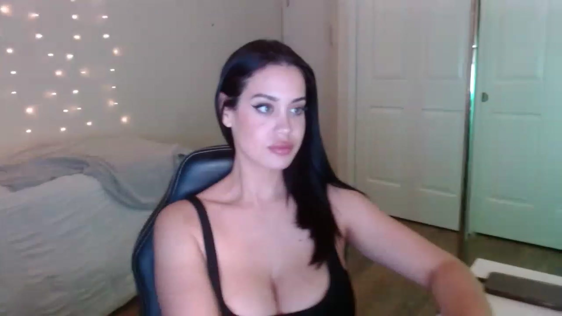 Gallery image thumbnail from NalaFalon's myfreecams stream on, 12/05/2022, 03:24 image 3 of 20