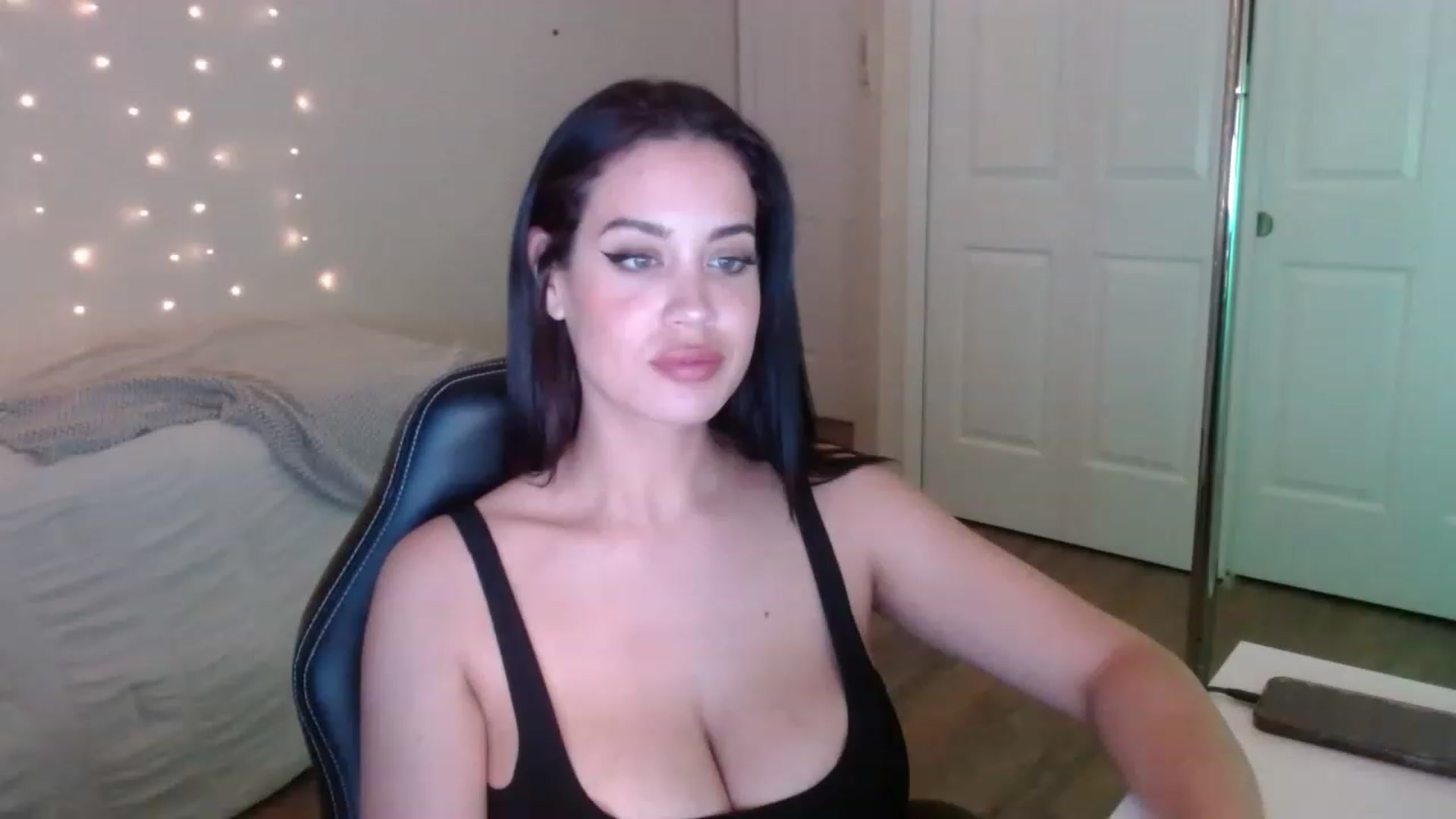 Gallery image thumbnail from NalaFalon's myfreecams stream on, 12/05/2022, 03:24 image 1 of 20
