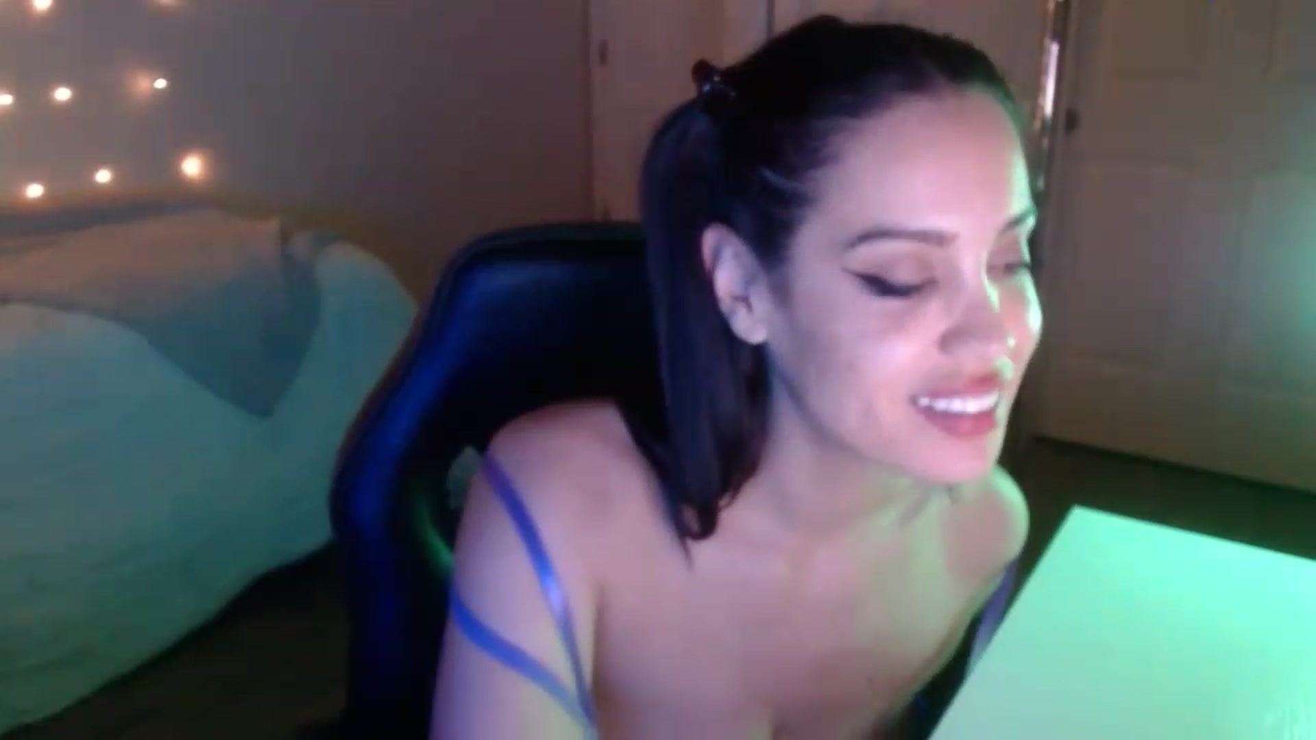 Gallery image thumbnail from NalaFalon's myfreecams stream on, 12/06/2022, 04:03 image 6 of 20