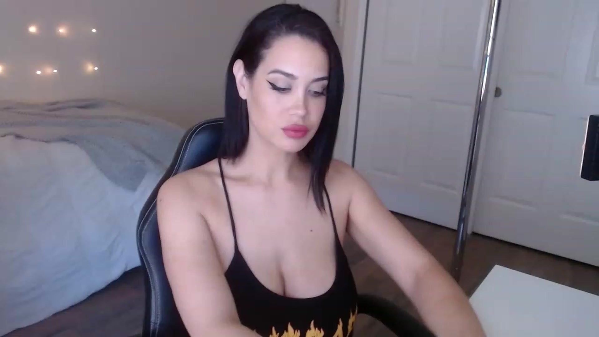 Gallery image thumbnail from NalaFalon's myfreecams stream on, 12/08/2022, 15:20 image 2 of 20