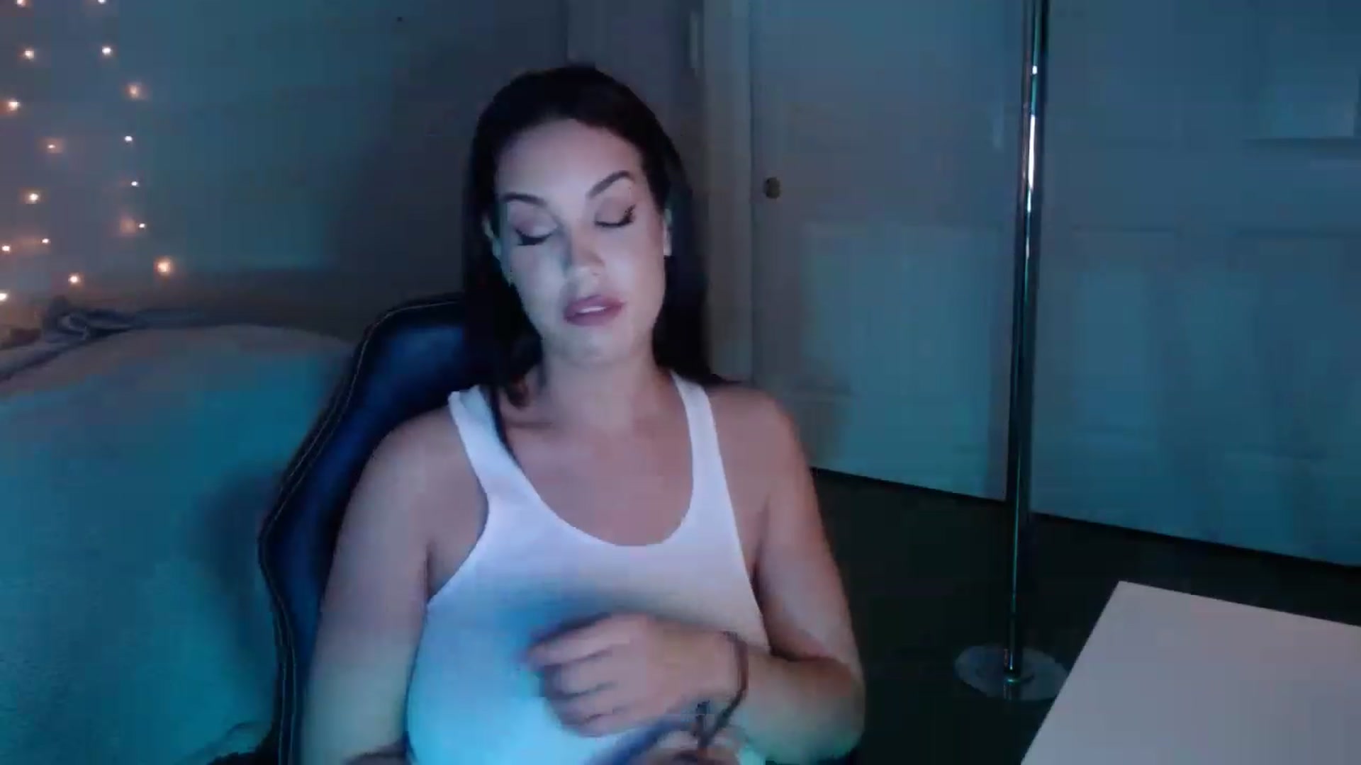 Gallery image thumbnail from NalaFalon's myfreecams stream on, 12/09/2022, 01:55 image 11 of 20