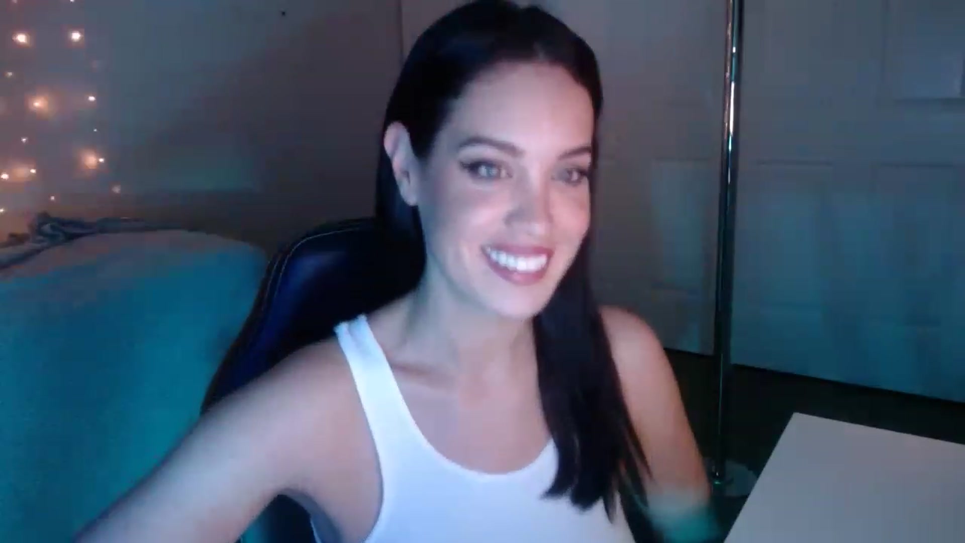 Gallery image thumbnail from NalaFalon's myfreecams stream on, 12/09/2022, 01:55 image 14 of 20