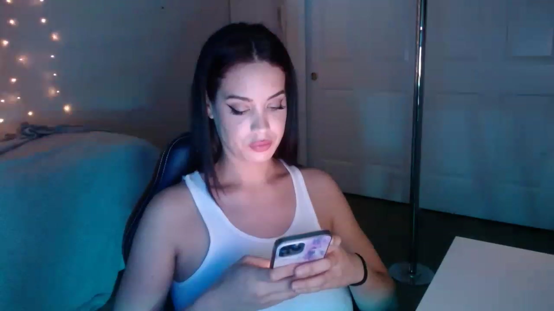 Gallery image thumbnail from NalaFalon's myfreecams stream on, 12/09/2022, 01:55 image 13 of 20