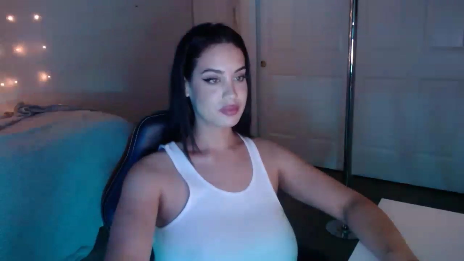 Gallery image thumbnail from NalaFalon's myfreecams stream on, 12/09/2022, 01:55 image 12 of 20