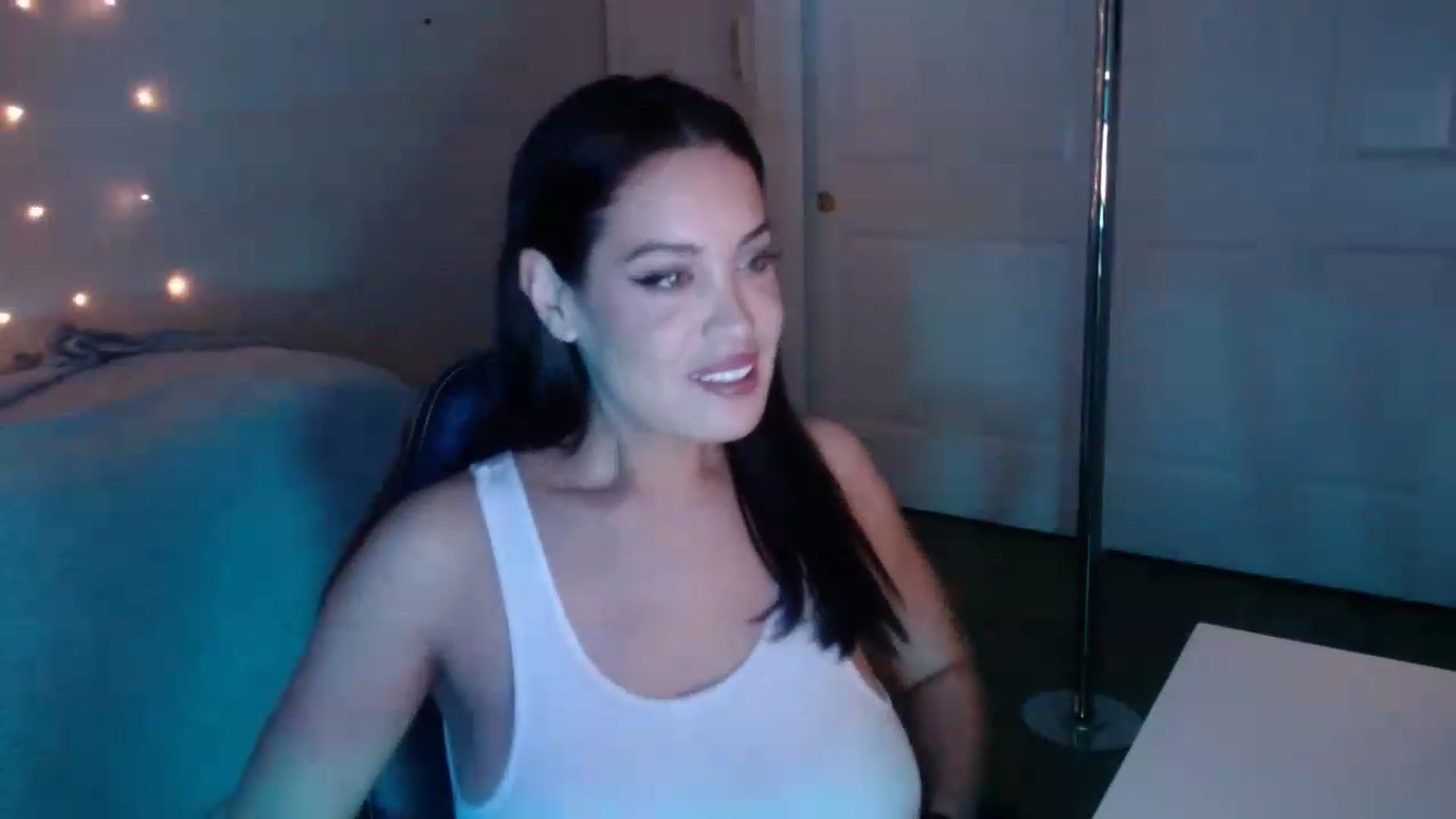 Gallery image thumbnail from NalaFalon's myfreecams stream on, 12/09/2022, 01:55 image 15 of 20