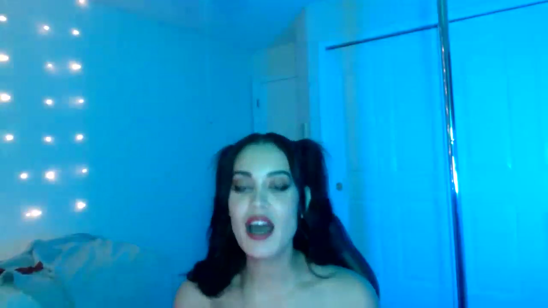 Gallery image thumbnail from NalaFalon's myfreecams stream on, 12/18/2022, 02:54 image 13 of 20