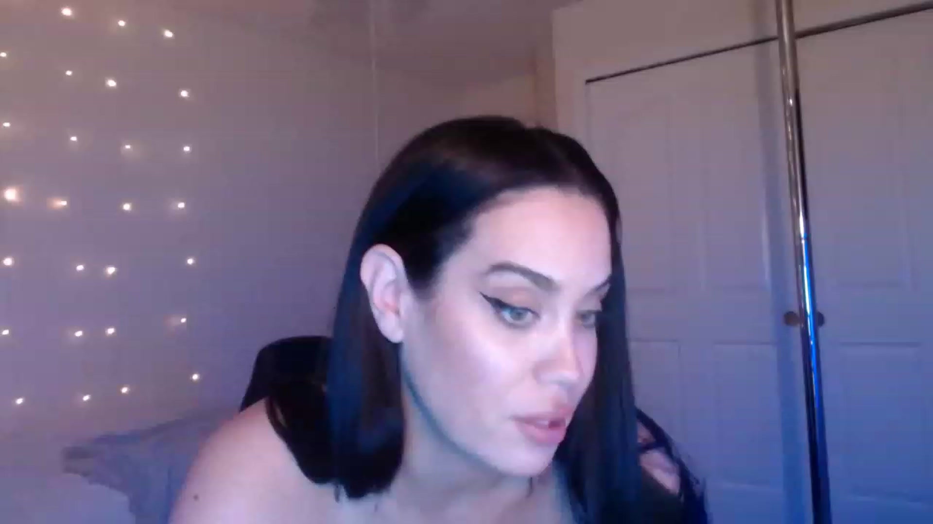 Gallery image thumbnail from NalaFalon's myfreecams stream on, 12/27/2022, 20:30 image 20 of 20